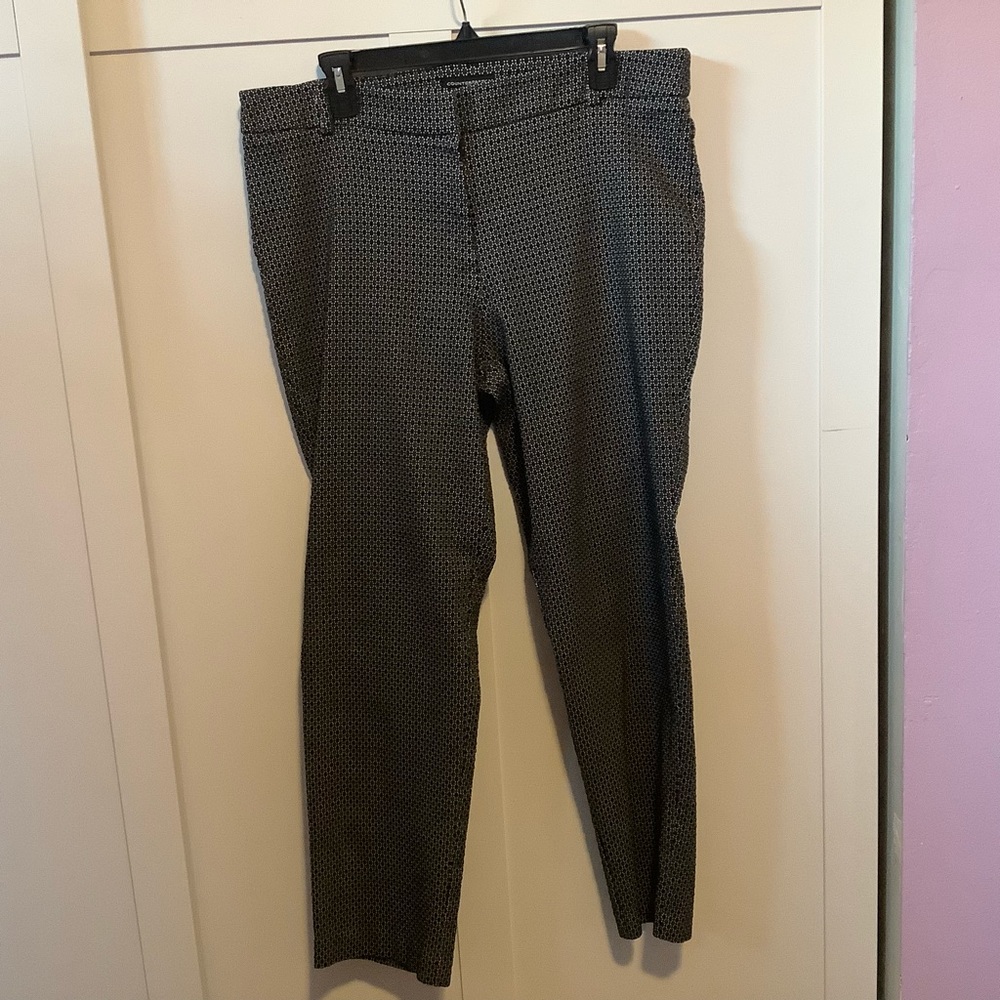 Counterparts pant size 18 color black and white